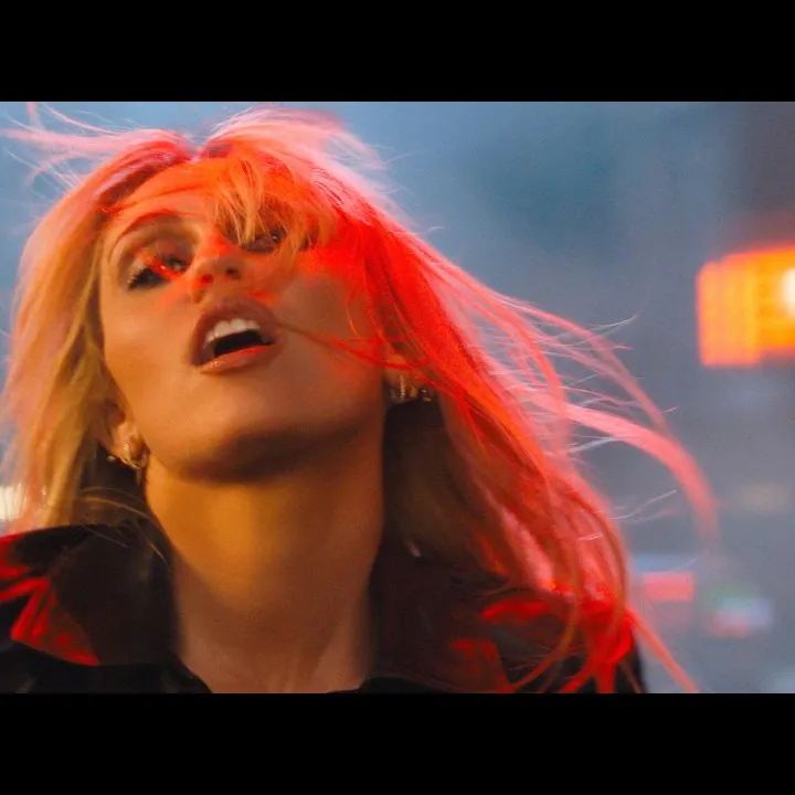 Miley Bass Persuades